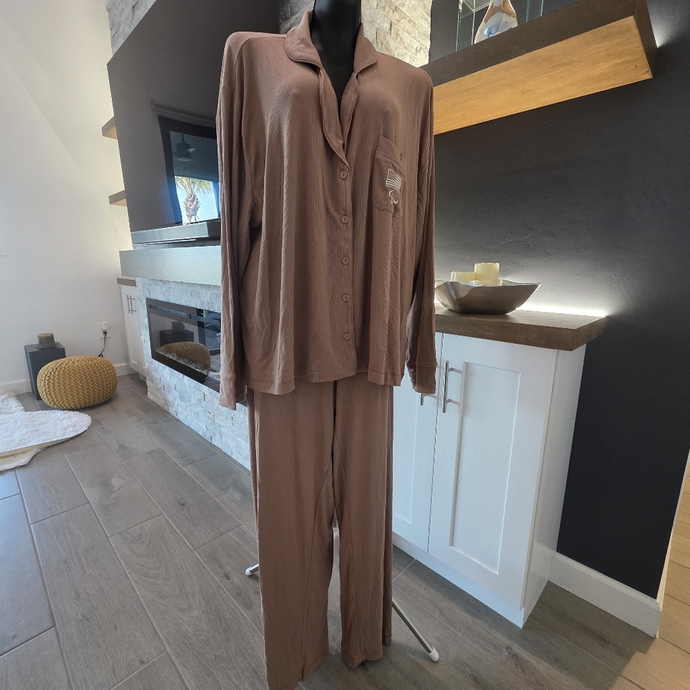 SKIMS Ribbed Button-Up Pajama Set - Picture 6 of 10